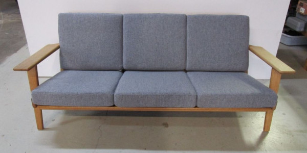 Wegner GE-290 Sofa